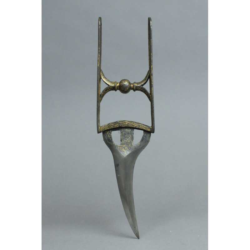 18 C. Kattar with Curved Blade