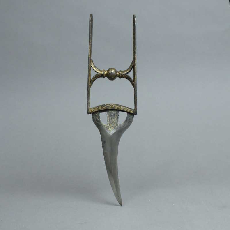 18 C. Kattar with Curved Blade