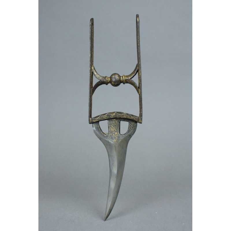 18 C. Kattar with Curved Blade