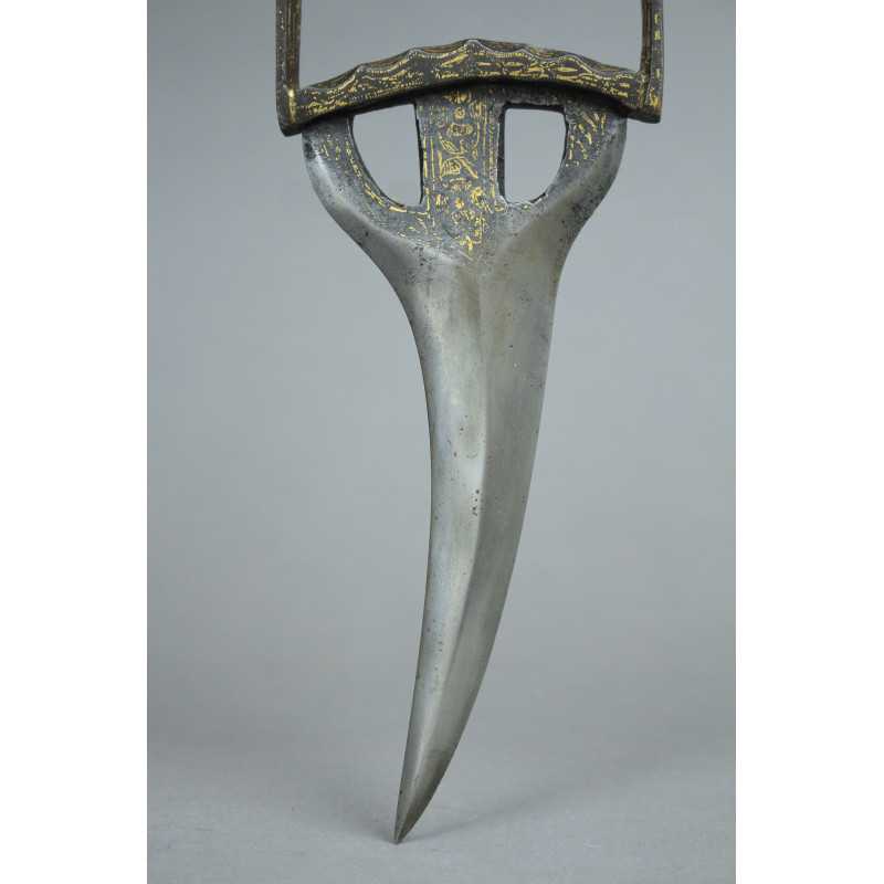 18 C. Kattar with Curved Blade