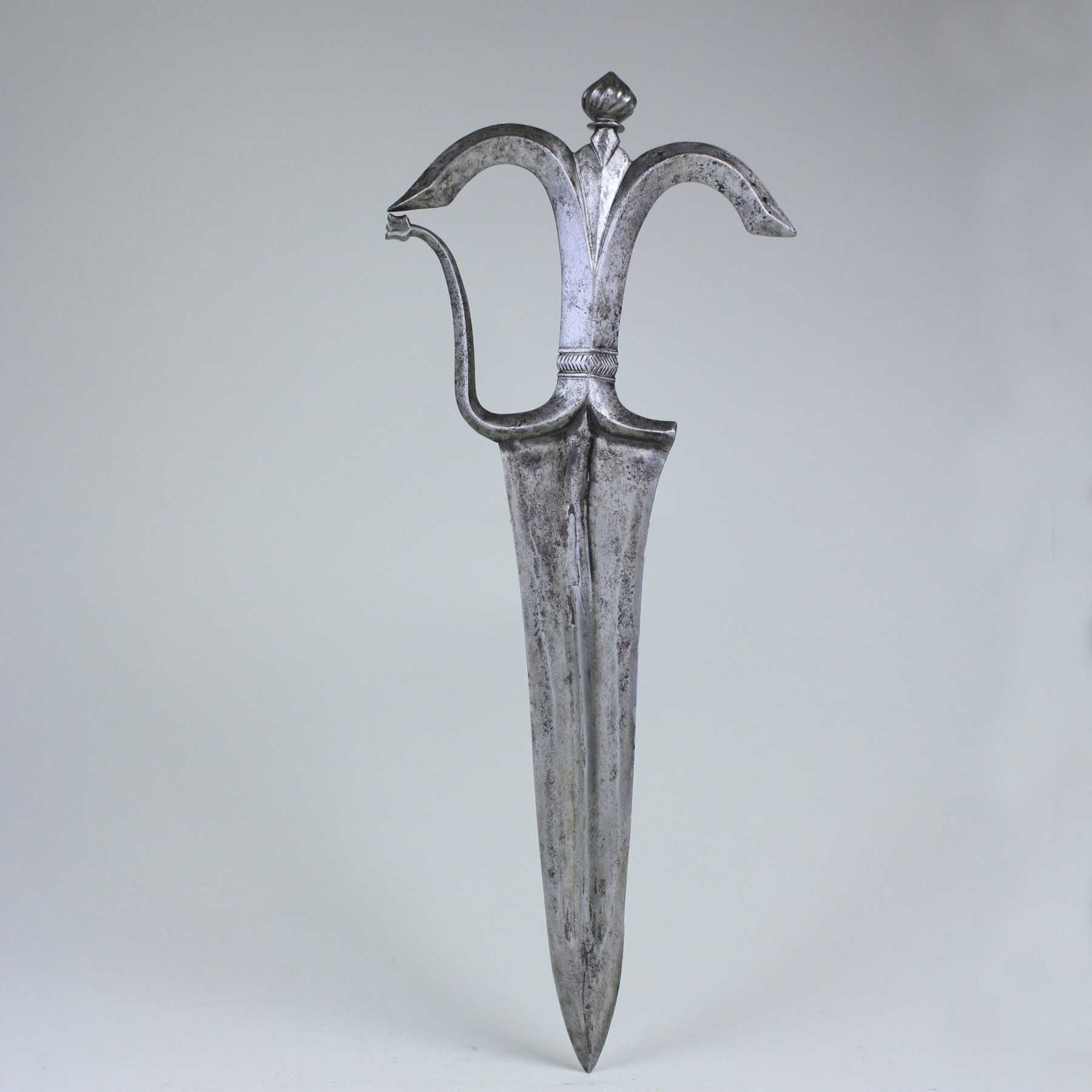 16 C Whole steel Mughal Dagger